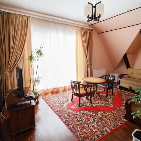 Hotel On Khmelnytskogo 8 Харьков Экстерьер фото
